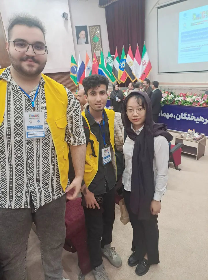 امیرحسین عبداللهی در المپیاد بین‌المللی بریکس های‌تک 2025 تهران همراه با محمدمهدی دریاسفر